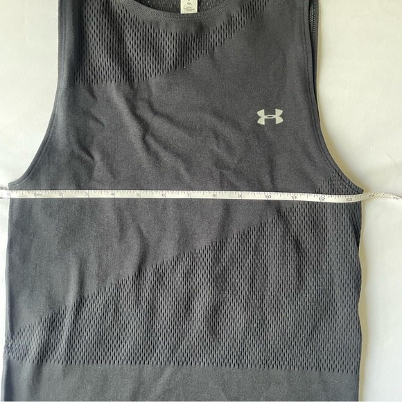 Under Armour Fitted HeatGear Workout Tank - Picture 7 of 9